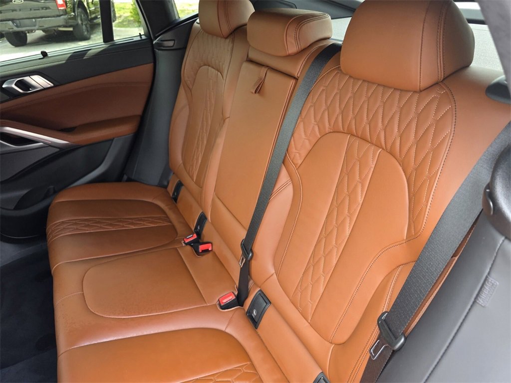 Used 2023 BMW X6 xDrive40i w/ Executive Package image 16