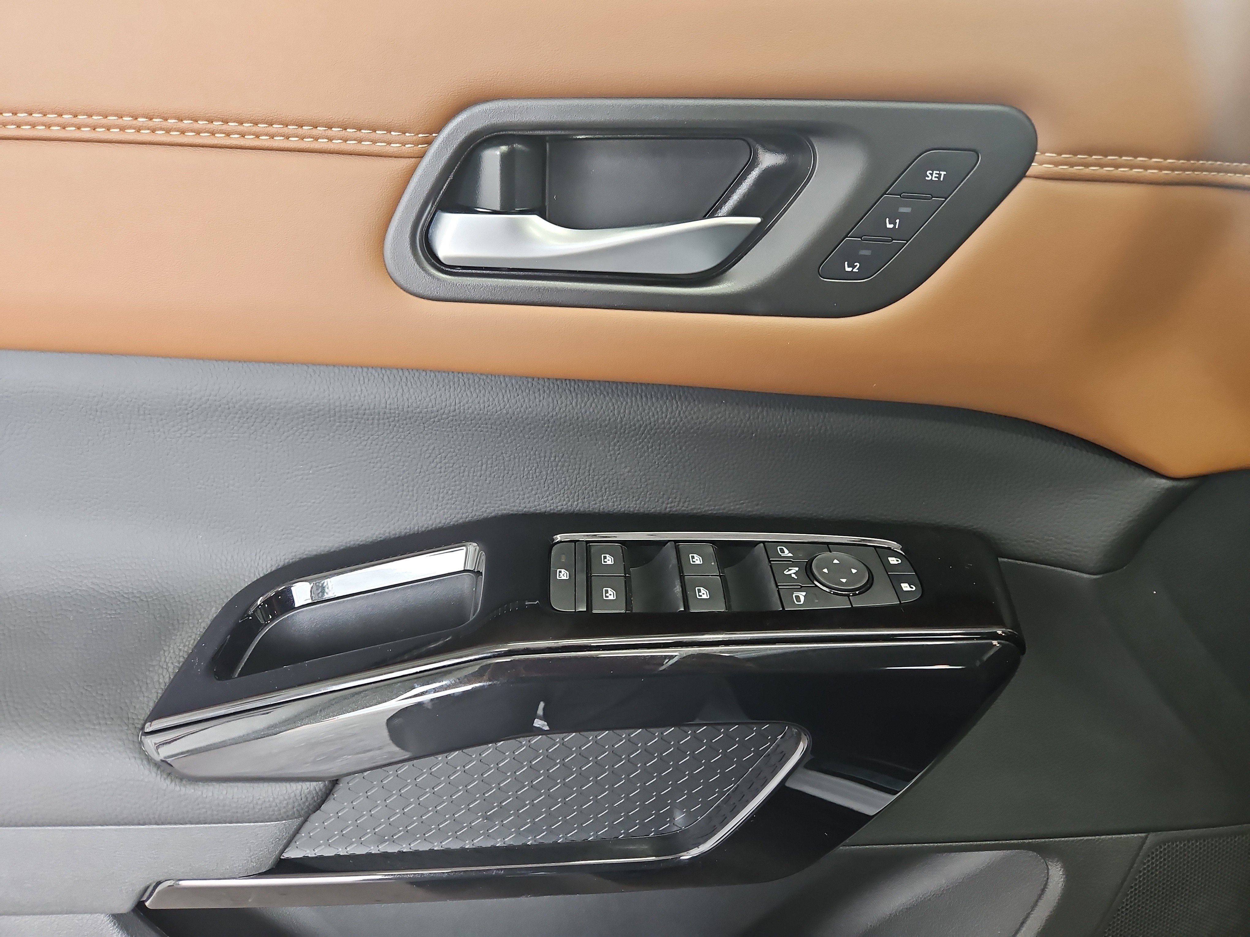 New 2026 Nissan Pathfinder Platinum AWD/4WD image 7