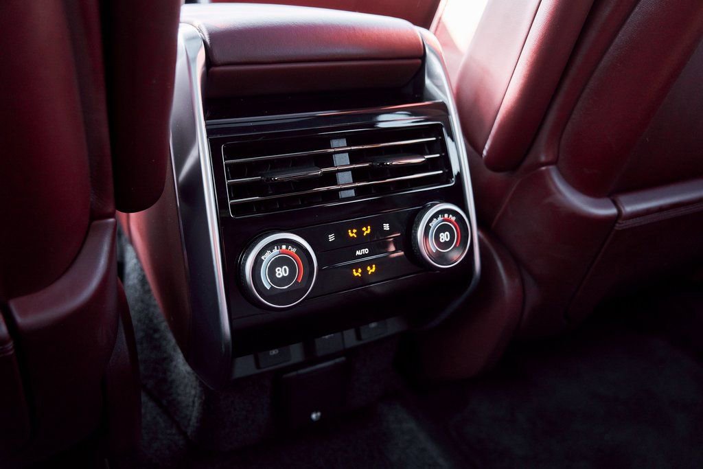 Used 2025 Land Rover Range Rover SE image 48