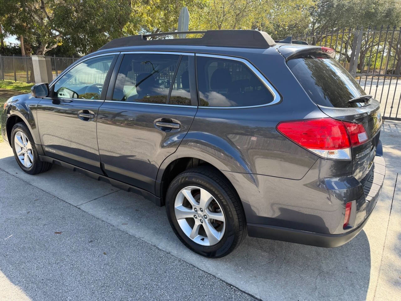 Used 2013 Subaru Outback 2.5i Limited w/ Moonroof Pkg image 10