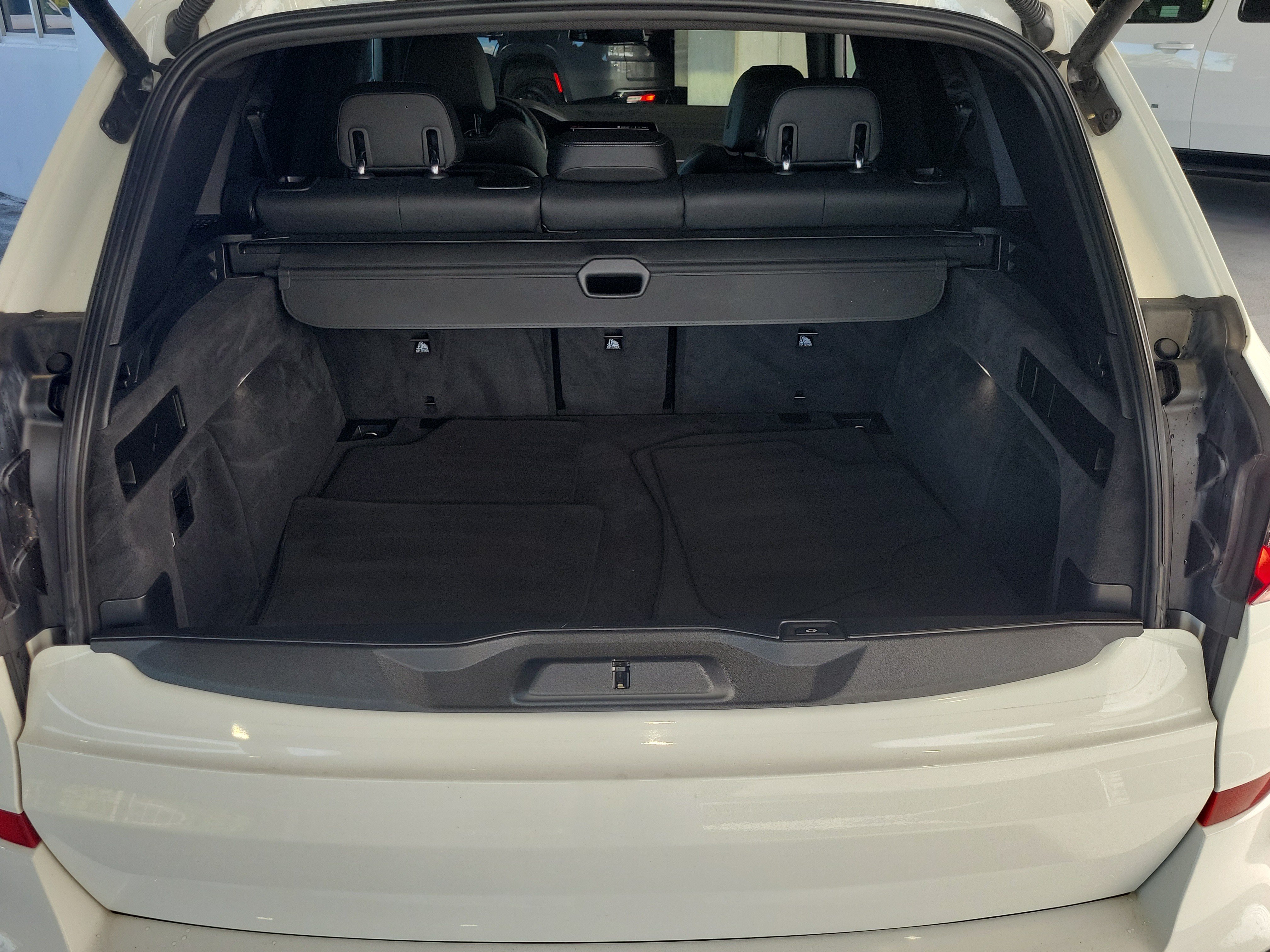 Used 2022 BMW X5 xDrive40i w/ M Sport Package AWD/4WD image 8