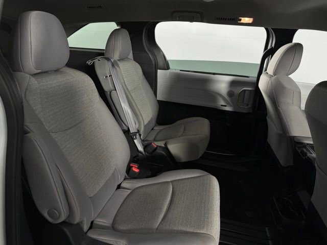 Used 2025 Toyota Sienna LE FWD image 17