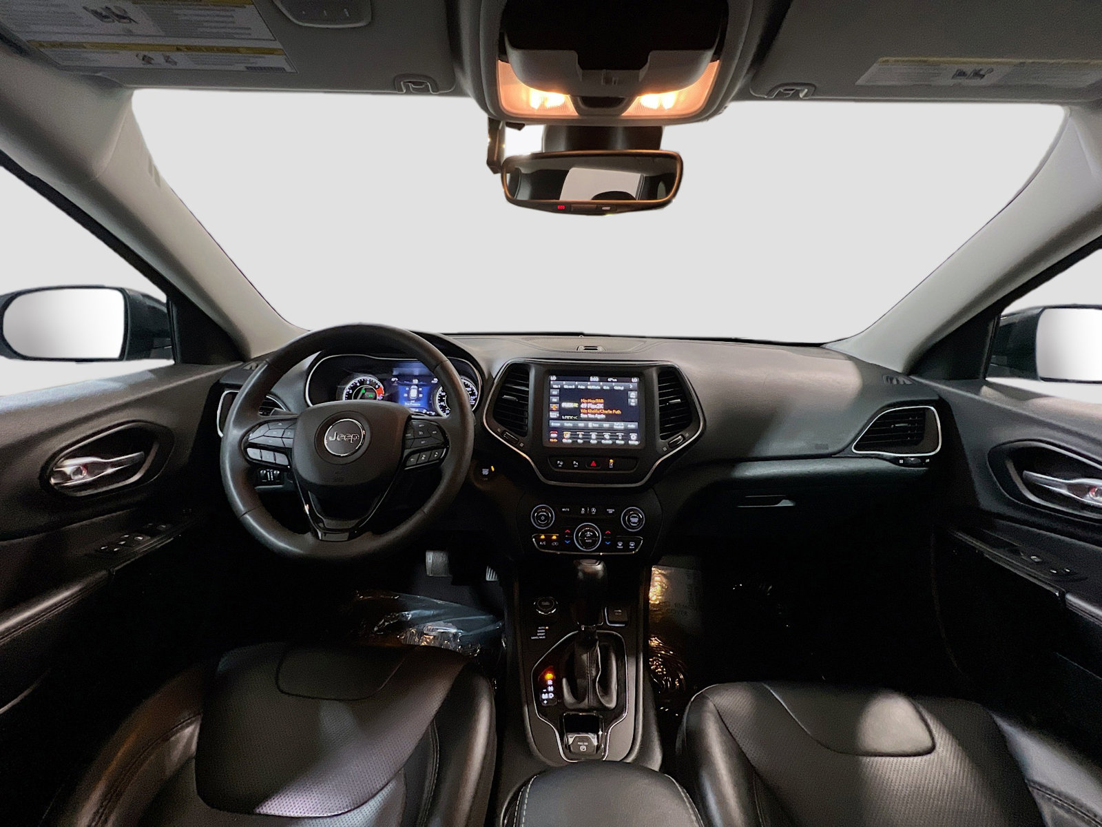 Used 2023 Jeep Cherokee Altitude Lux image 16