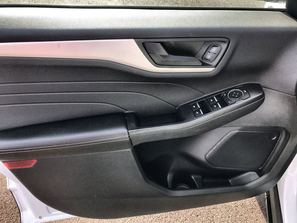 Used 2022 Ford Escape SE image 13