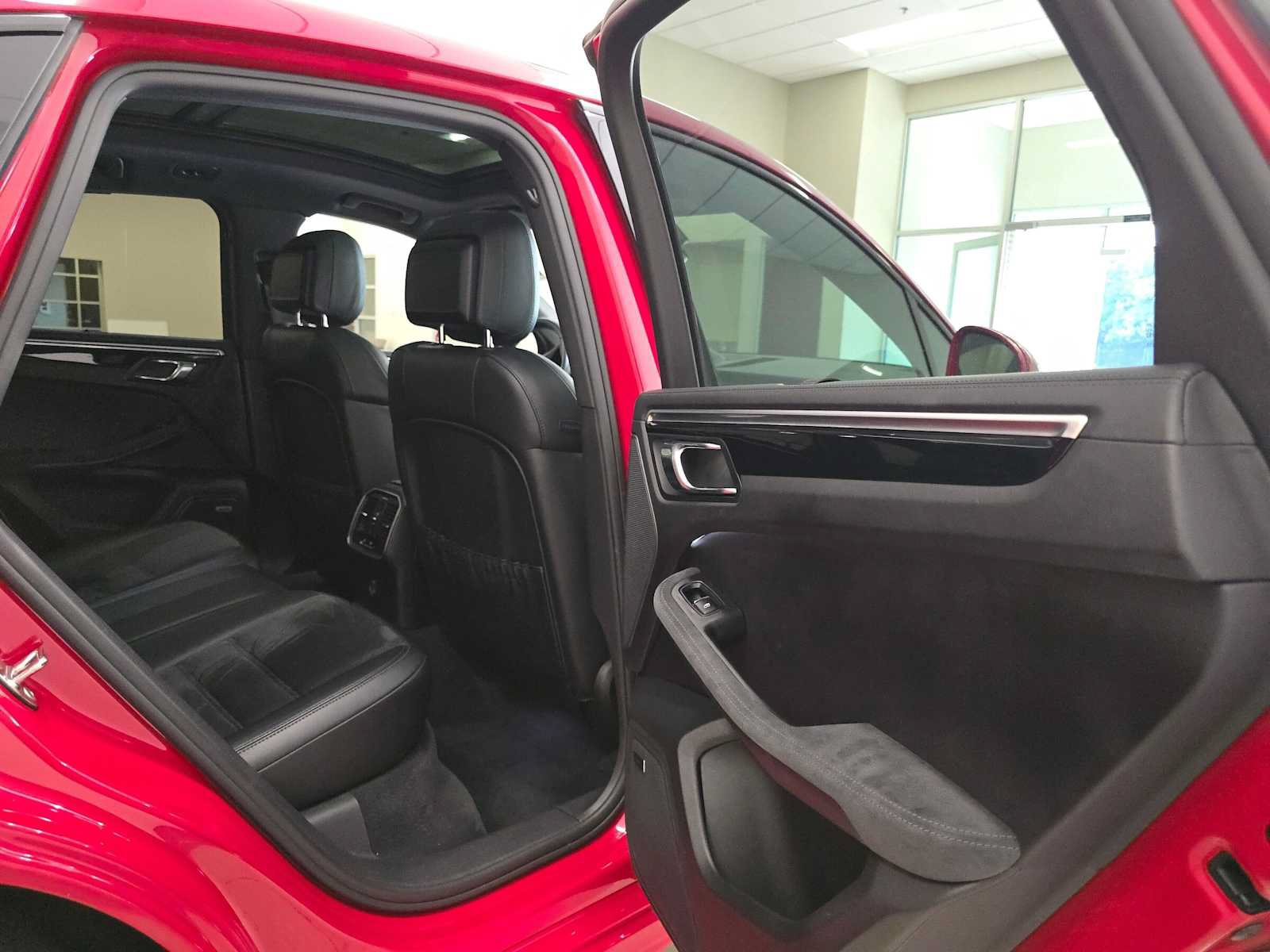 Used 2017 Porsche Macan GTS AWD/4WD image 26