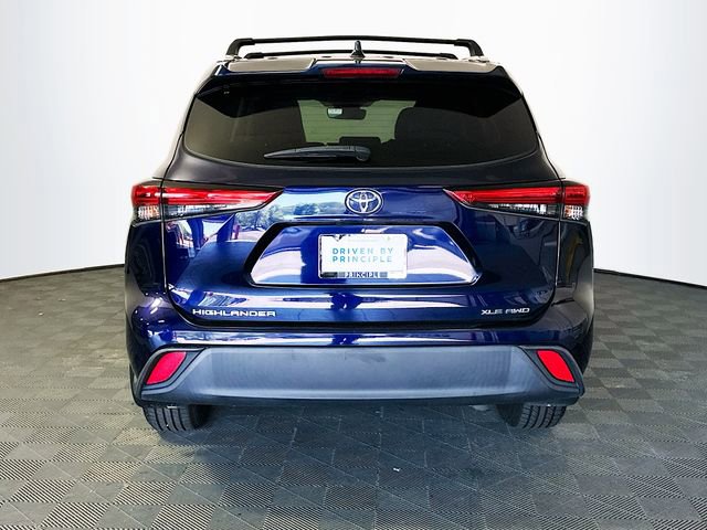 Used 2022 Toyota Highlander XLE AWD/4WD image 7