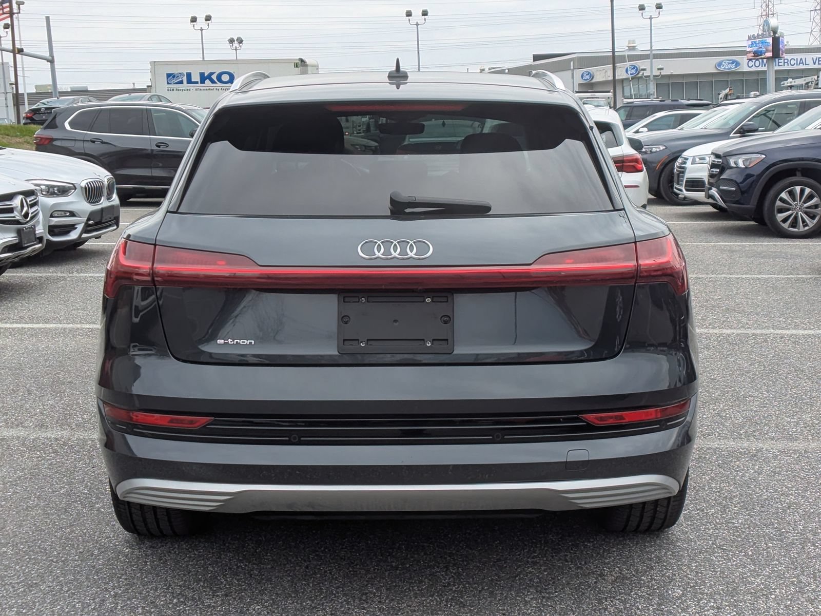 Used 2019 Audi e-tron Prestige w/ Prestige Package AWD/4WD image 4