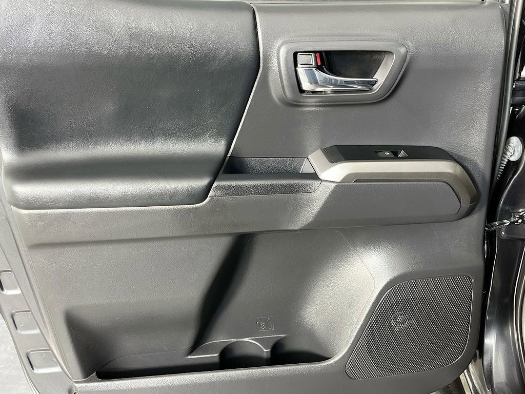 Used 2022 Toyota Tacoma Limited image 28