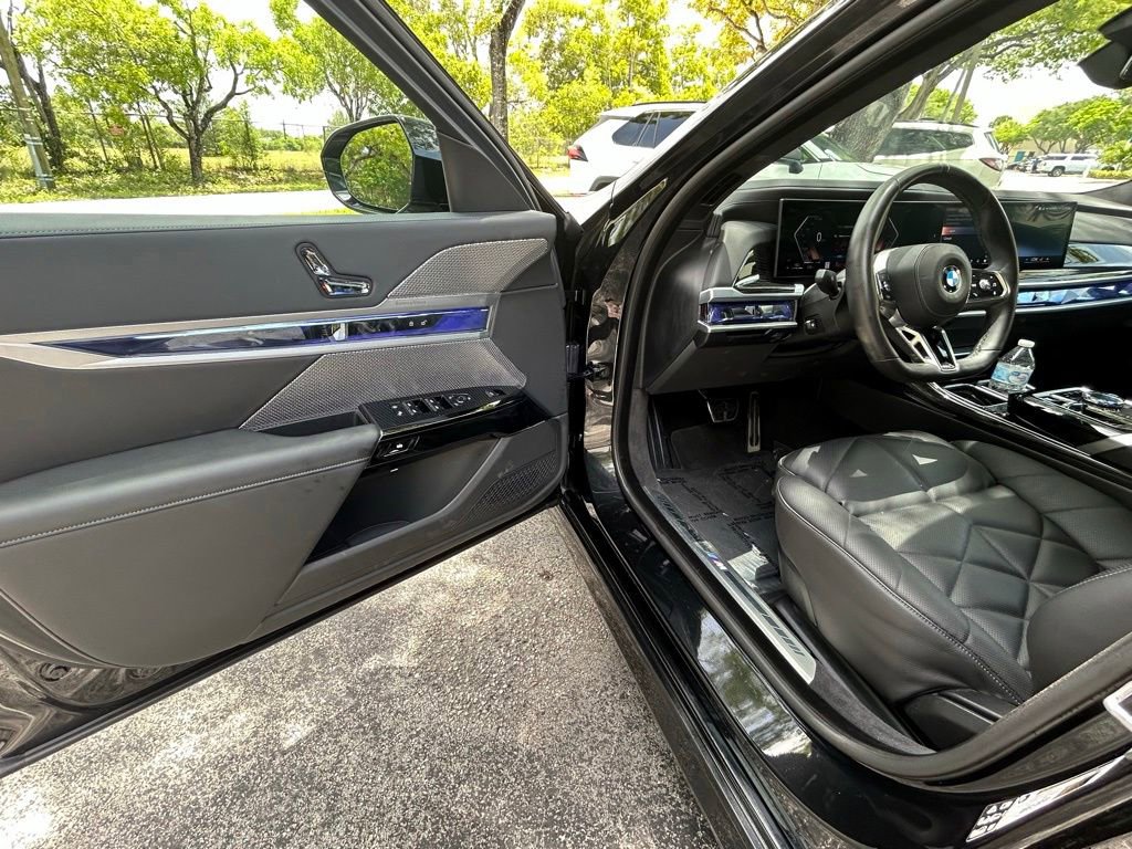 Used 2025 BMW 740i xDrive AWD/4WD image 15