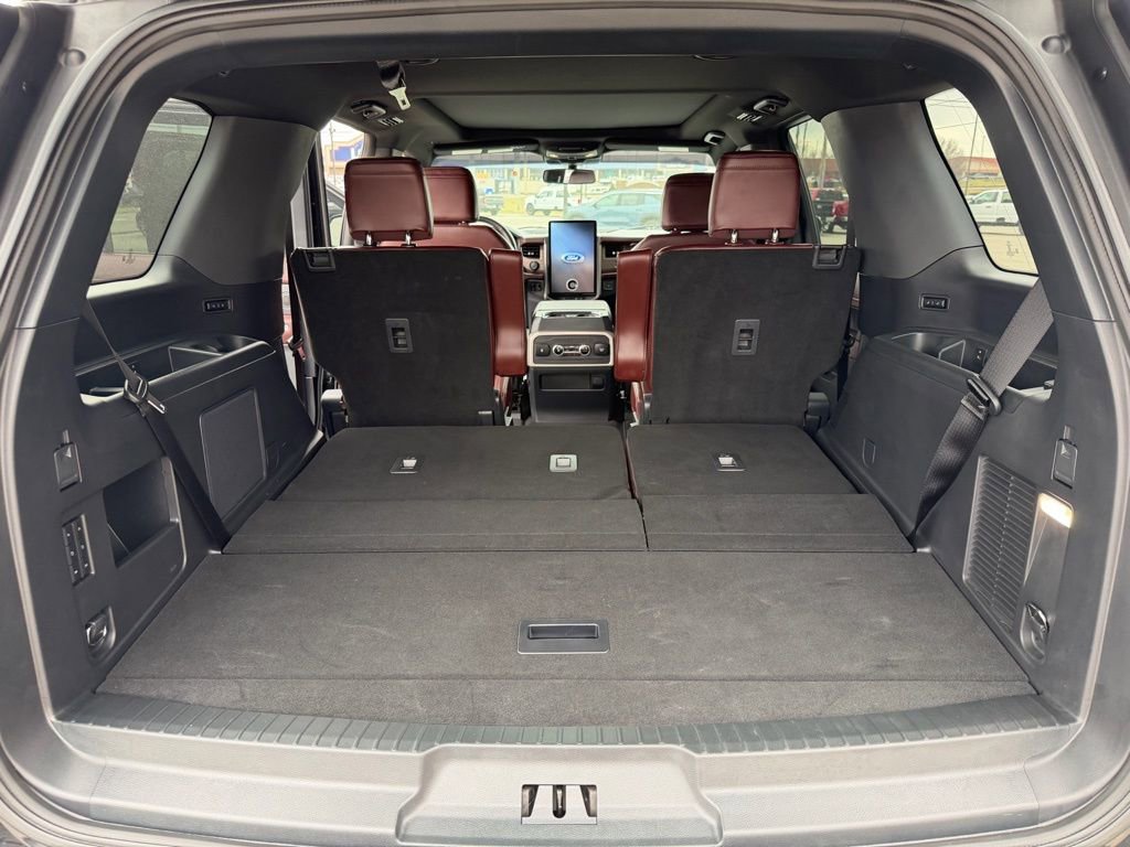 Used 2024 Ford Expedition Limited image 11