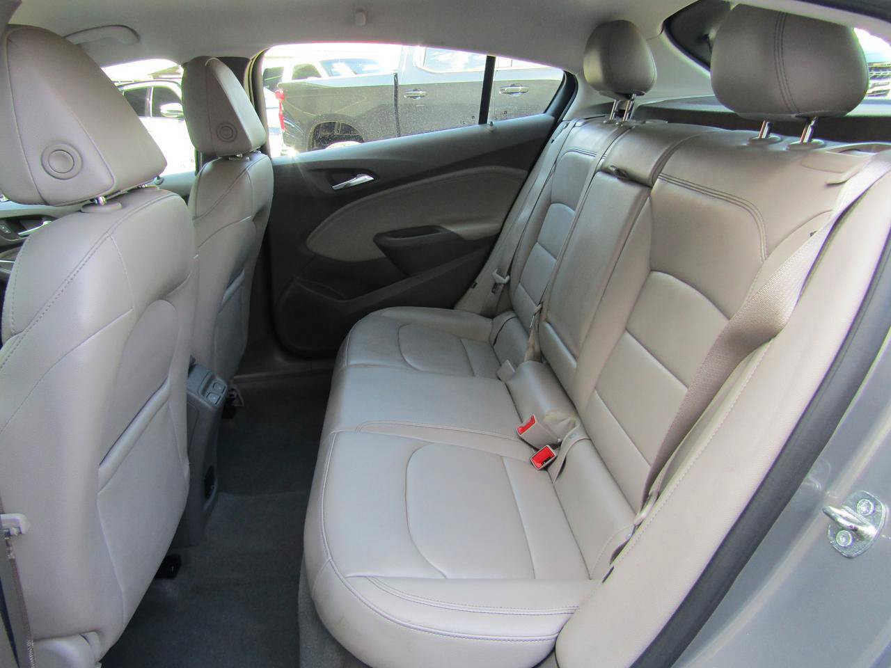Used 2017 Chevrolet Cruze Premier w/ Enhanced Convenience Package FWD image 9