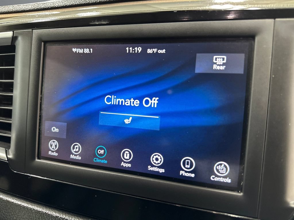 Used 2018 Chrysler Pacifica Touring-L FWD image 20