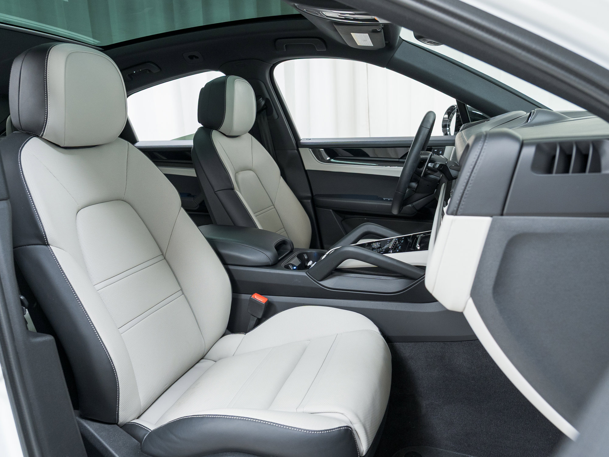 Used 2025 Porsche Cayenne S image 25