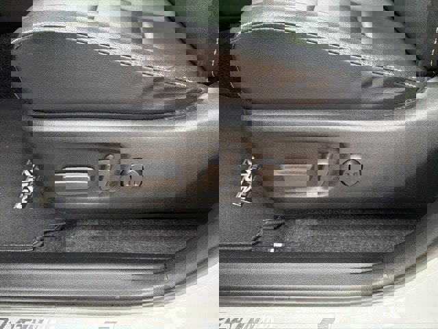 Used 2018 Toyota RAV4 Platinum image 7