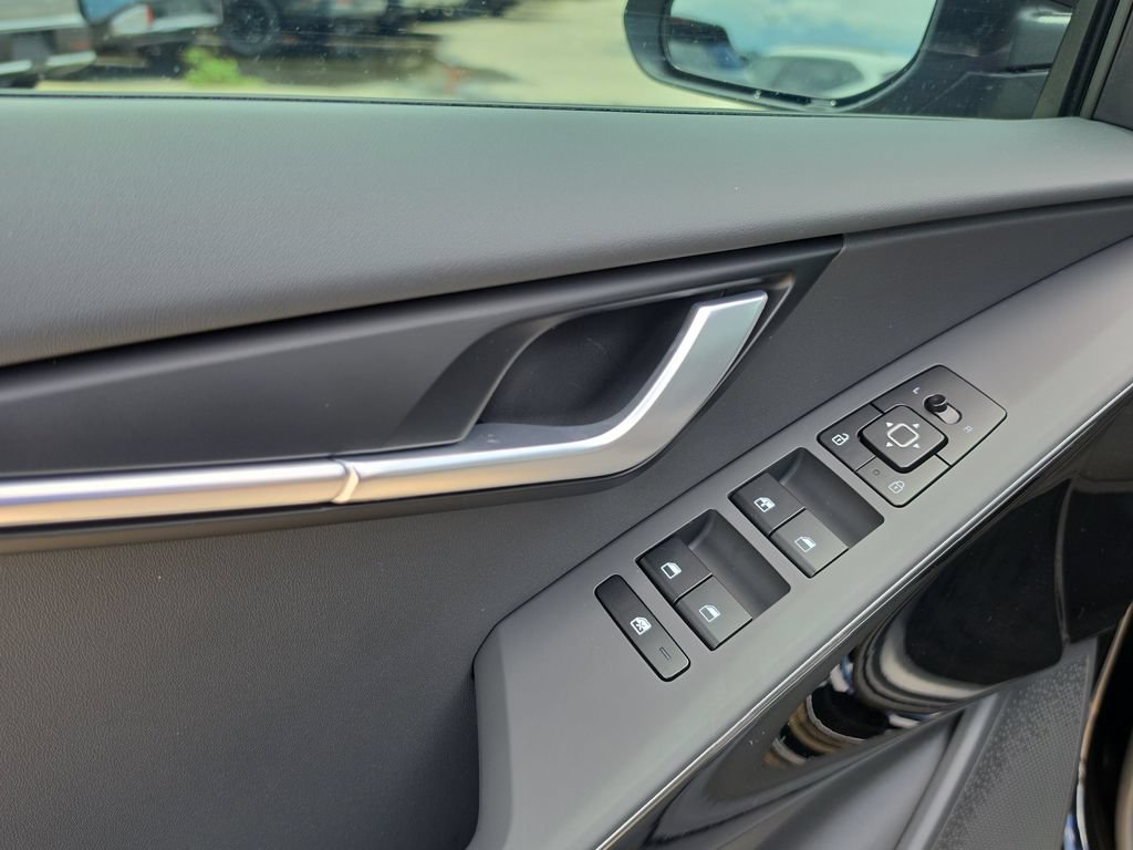 New 2026 Kia Niro EX FWD image 18