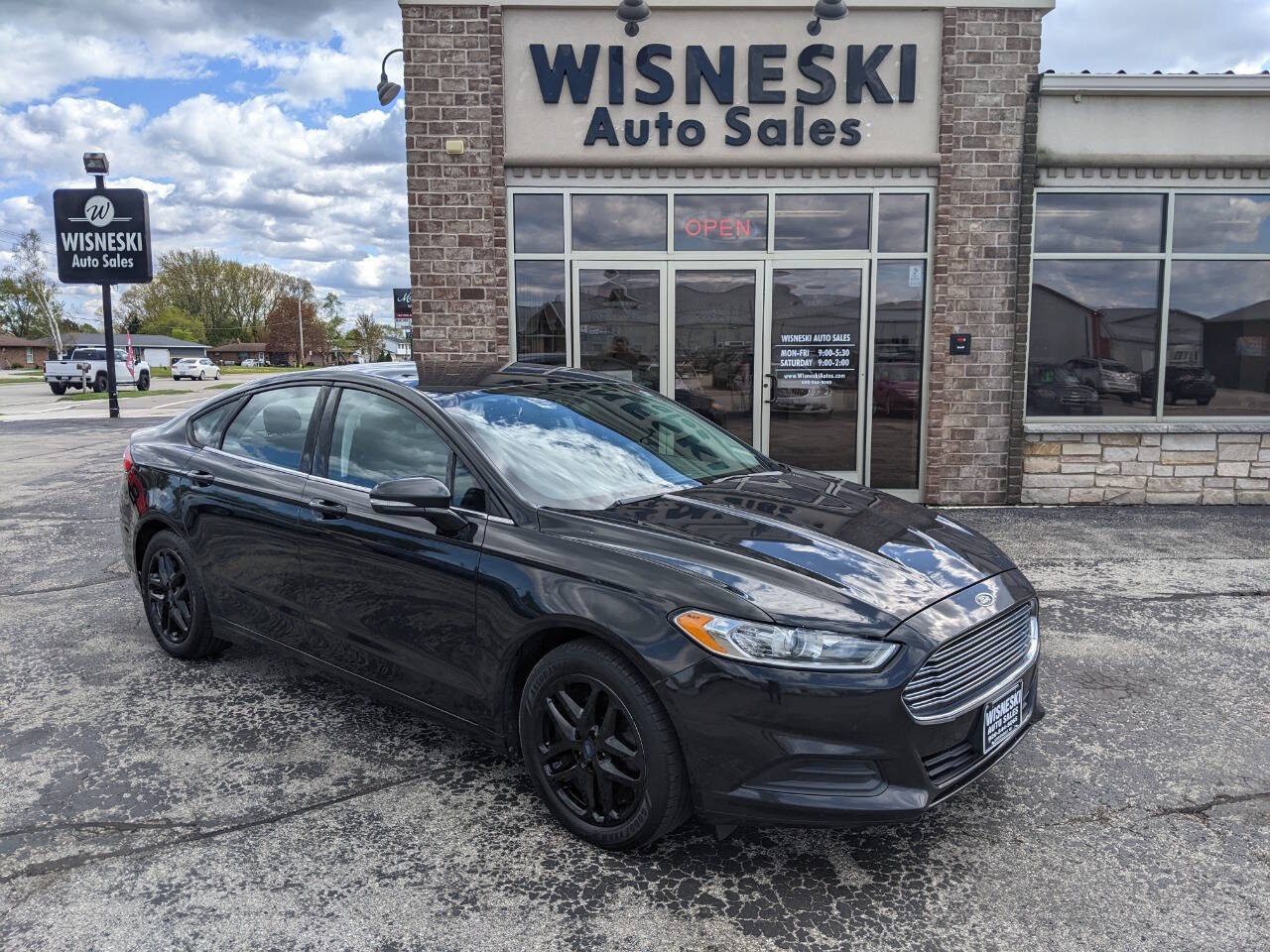 Used 2013 Ford Fusion SE FWD image 1