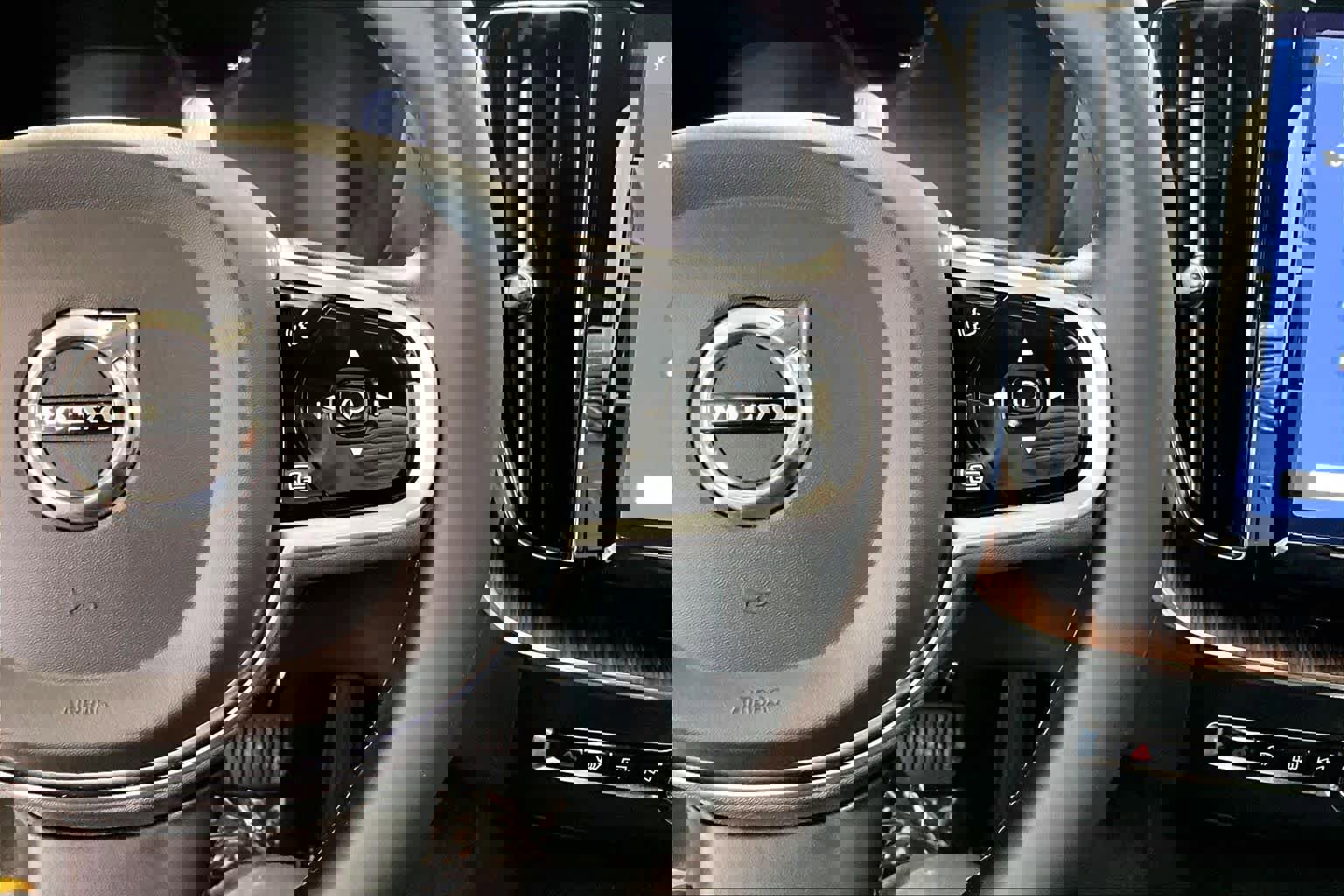 Used 2023 Volvo XC60 B5 Plus w/ Climate Package image 24