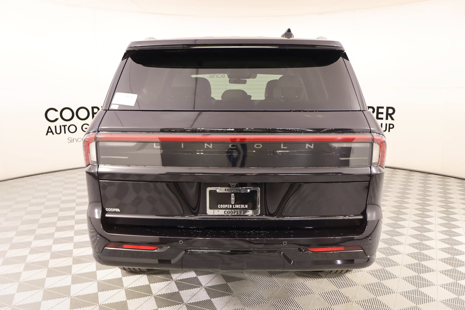 New 2026 Lincoln Navigator Premiere AWD/4WD image 22