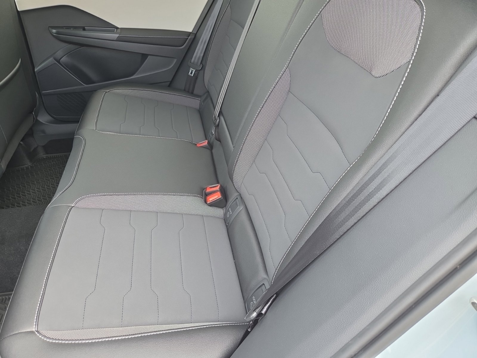 New 2027 Volkswagen Taos SE FWD image 22