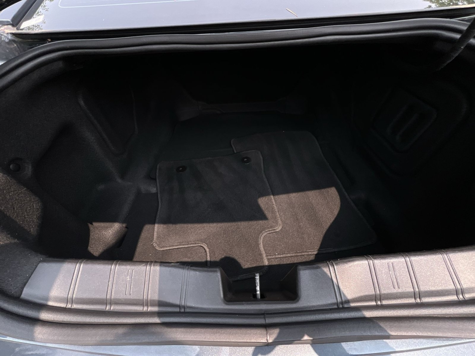 Used 2020 Chevrolet Camaro LS RWD image 33