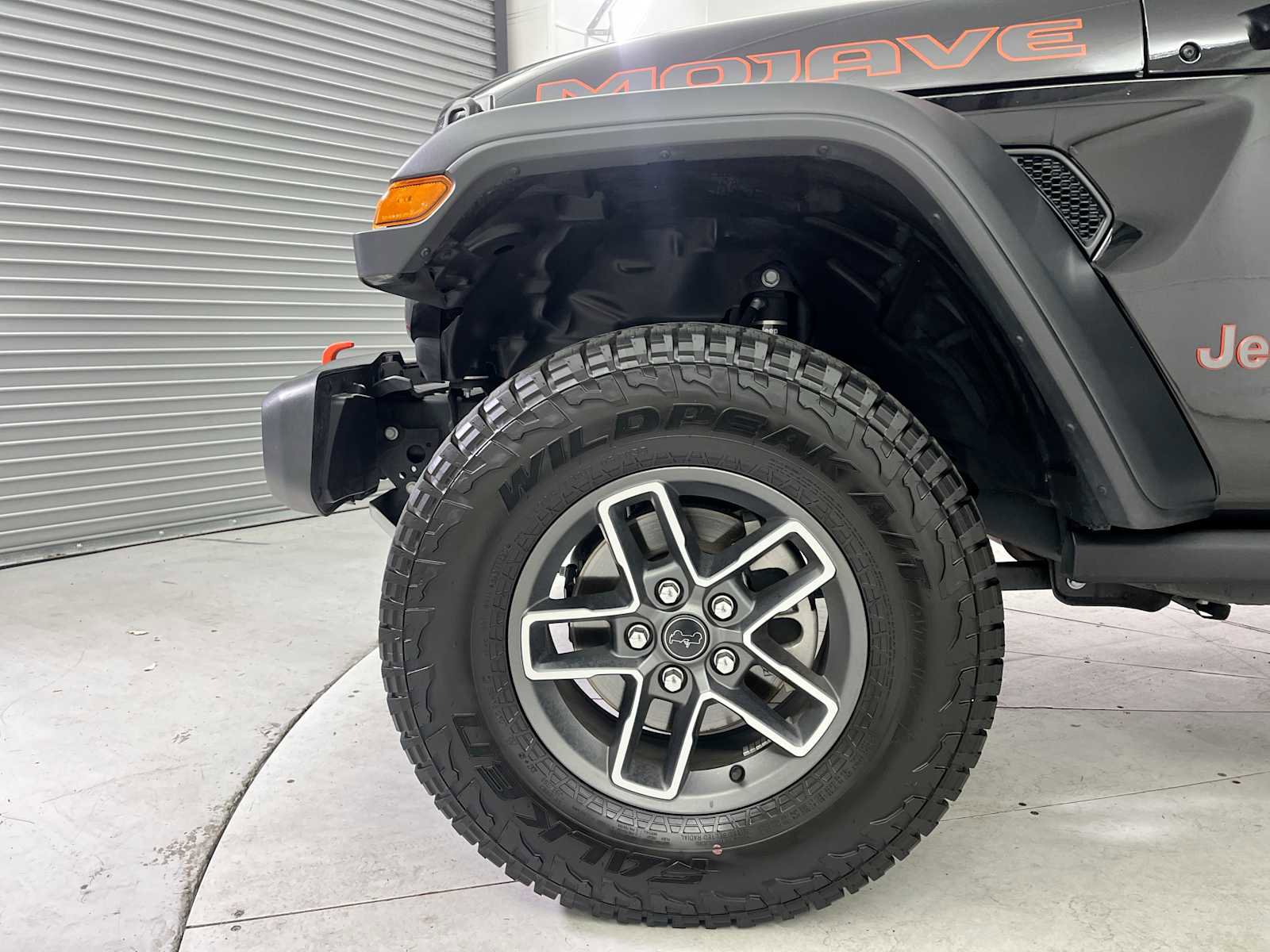 Used 2025 Jeep Gladiator Mojave w/ Convenience Group image 23