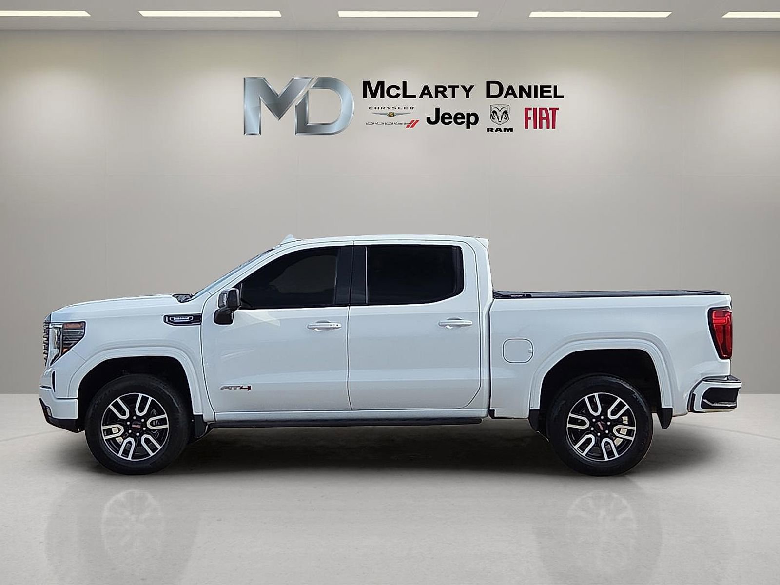 Used 2022 GMC Sierra 1500 AT4 w/ AT4 Preferred Package image 3