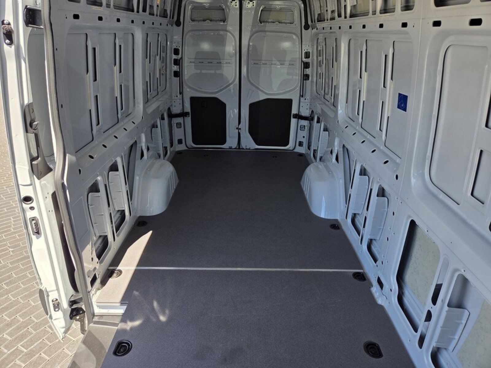 New 2025 Mercedes-Benz Sprinter 2500 image 17