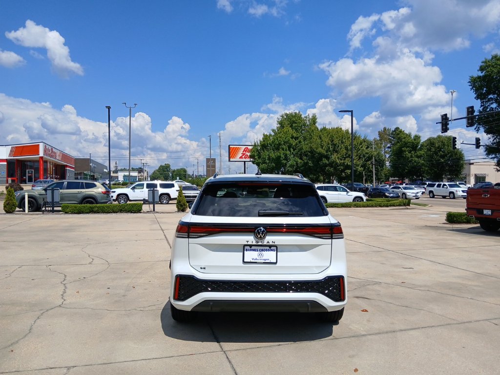 New 2026 Volkswagen Tiguan SE R-Line FWD image 6