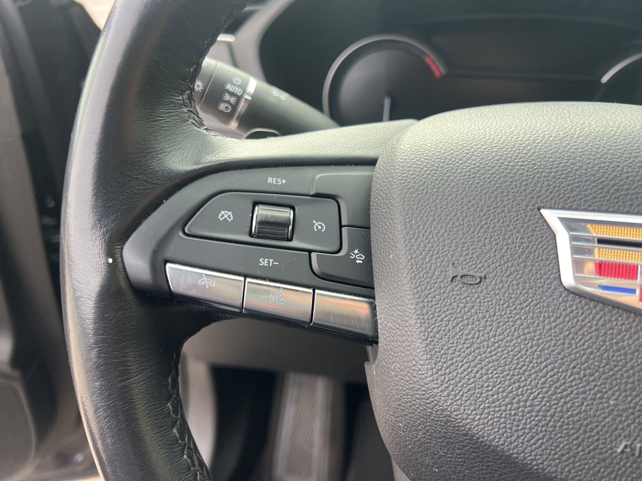 Used 2023 Cadillac XT4 Premium Luxury image 22