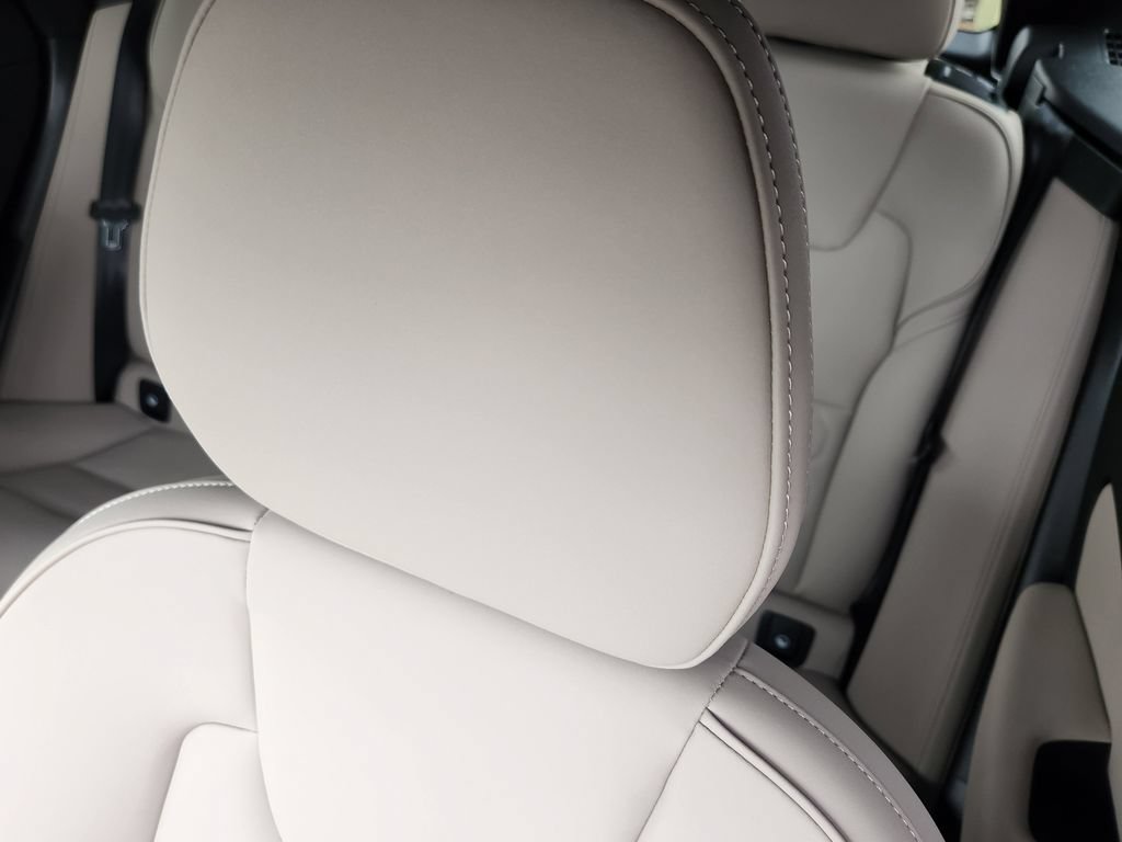 New 2026 Volvo XC60 B5 Plus w/ Protection Package Premier AWD/4WD image 6