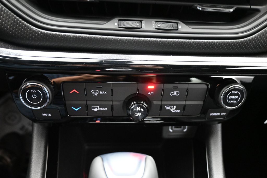 New 2026 Jeep Compass Latitude AWD/4WD image 10