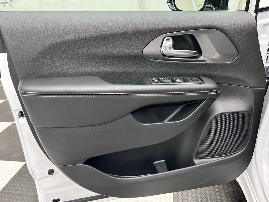 New 2026 Chrysler Voyager LX FWD image 10