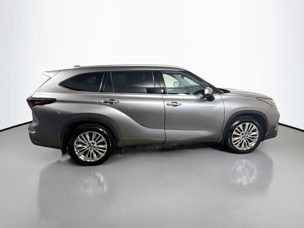 Certified 2025 Toyota Highlander Platinum AWD/4WD image 8