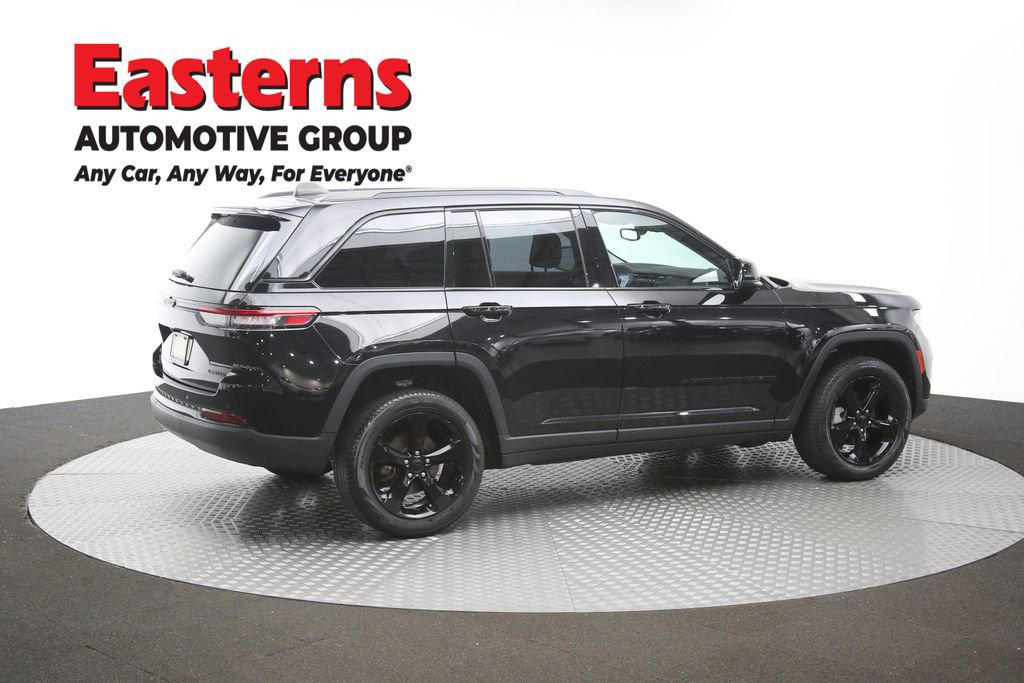 Used 2023 Jeep Grand Cherokee Limited w/ Black Appearance Package AWD/4WD image 44