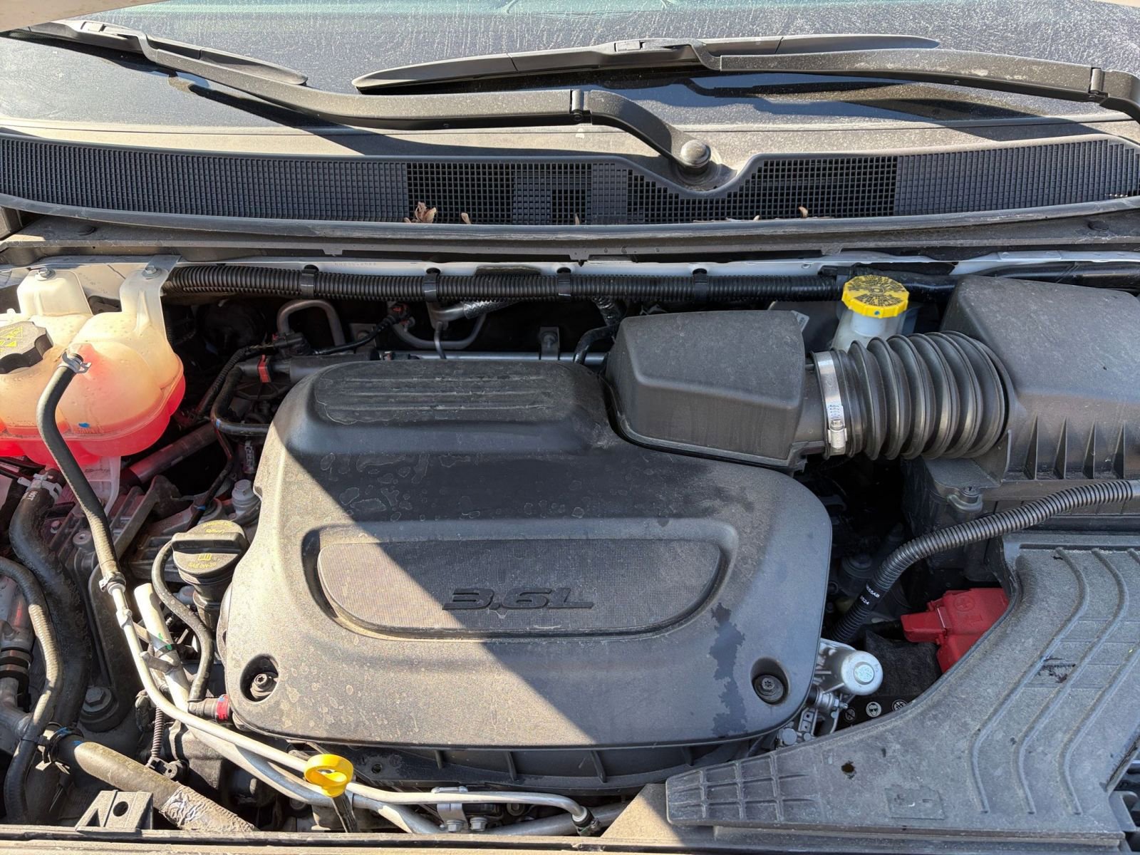 Used 2025 Chrysler Pacifica Limited image 35