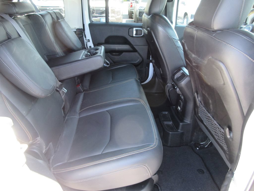 Used 2024 Jeep Wrangler Unlimited Sahara w/ Technology Group AWD/4WD image 19