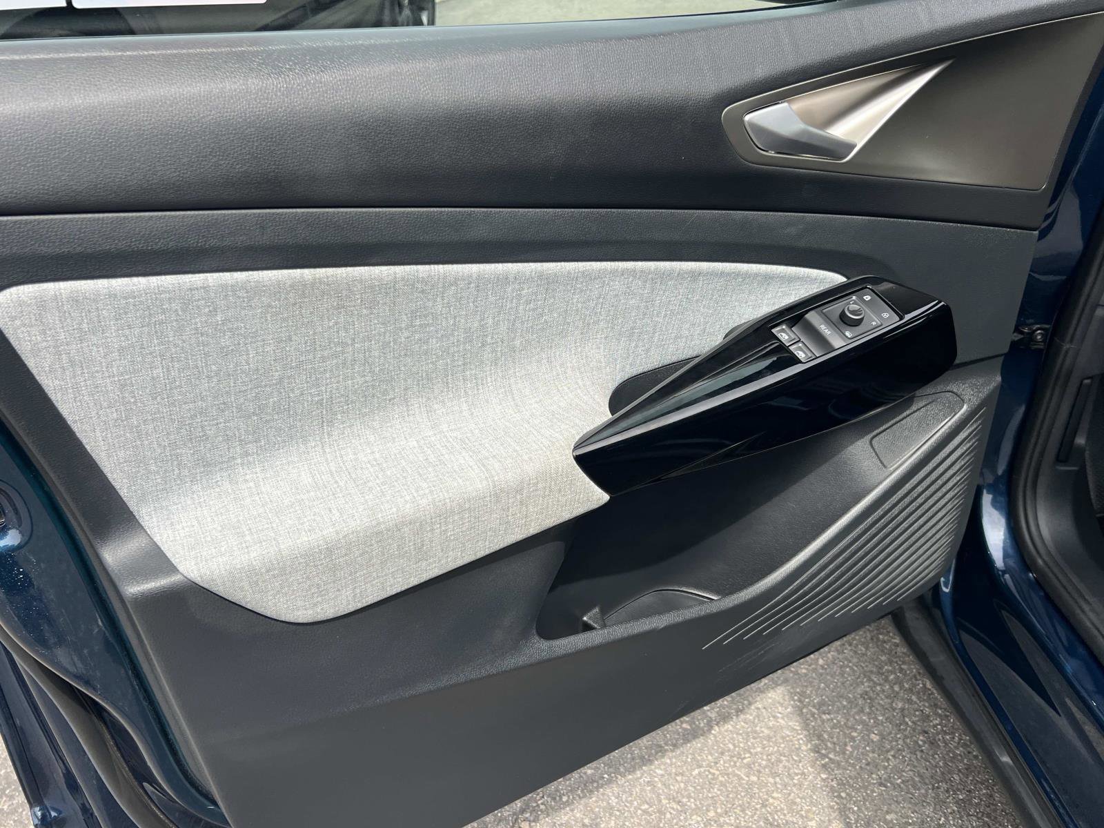 Certified 2023 Volkswagen ID.4 2WD image 6