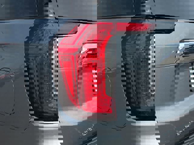 Used 2022 GMC Yukon SLE image 11