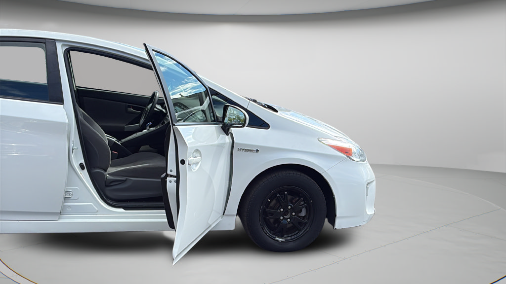 Used 2014 Toyota Prius Three FWD image 25