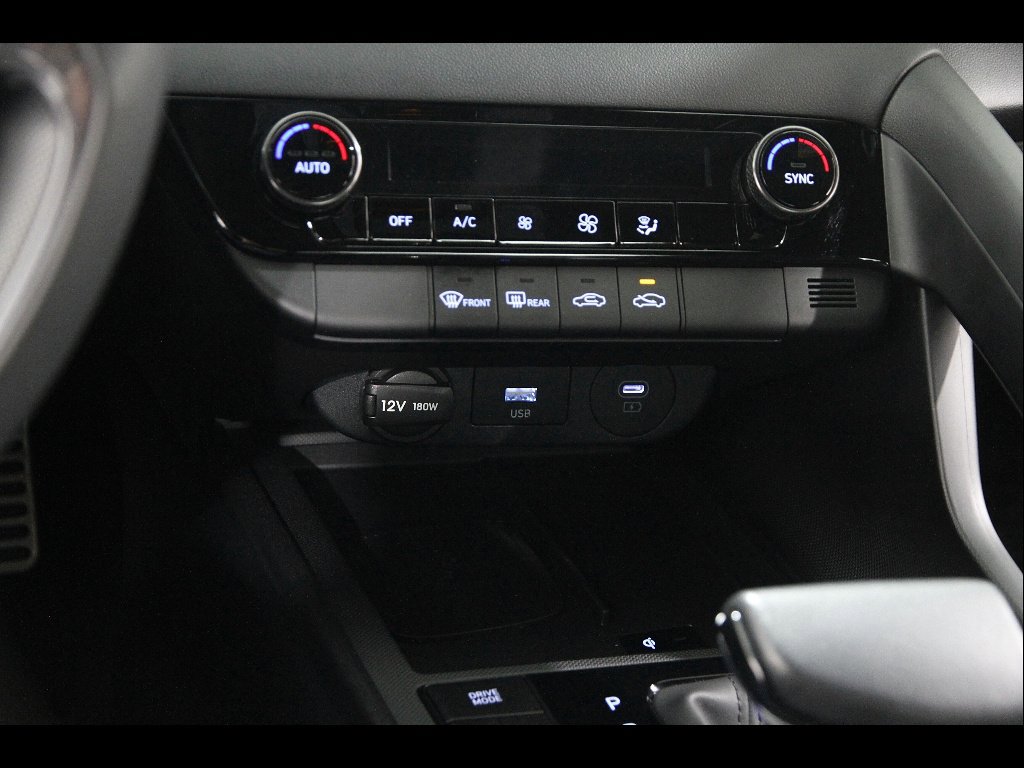 Certified 2025 Hyundai Elantra Sport FWD image 13