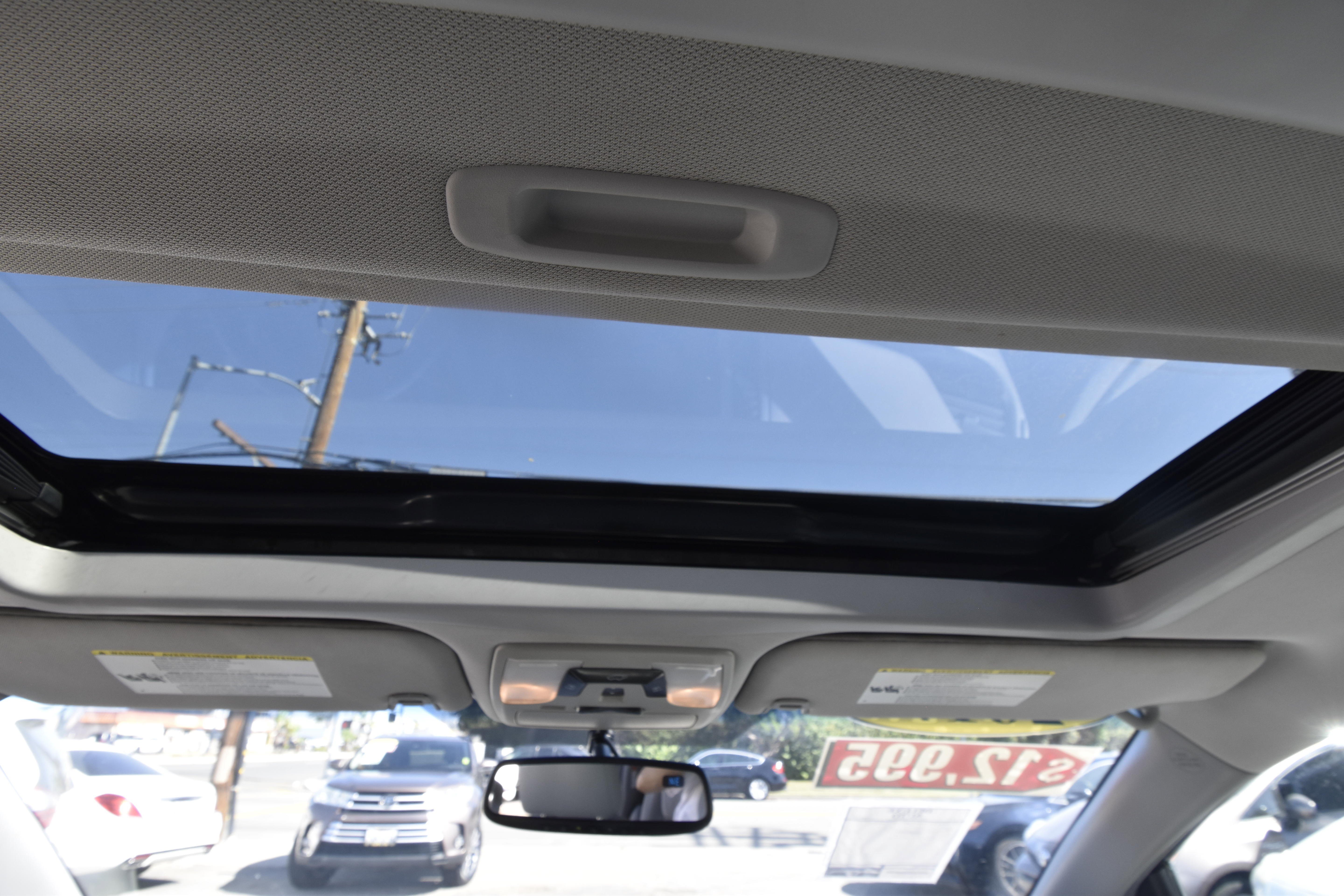 Used 2017 Toyota Sienna XLE FWD image 19