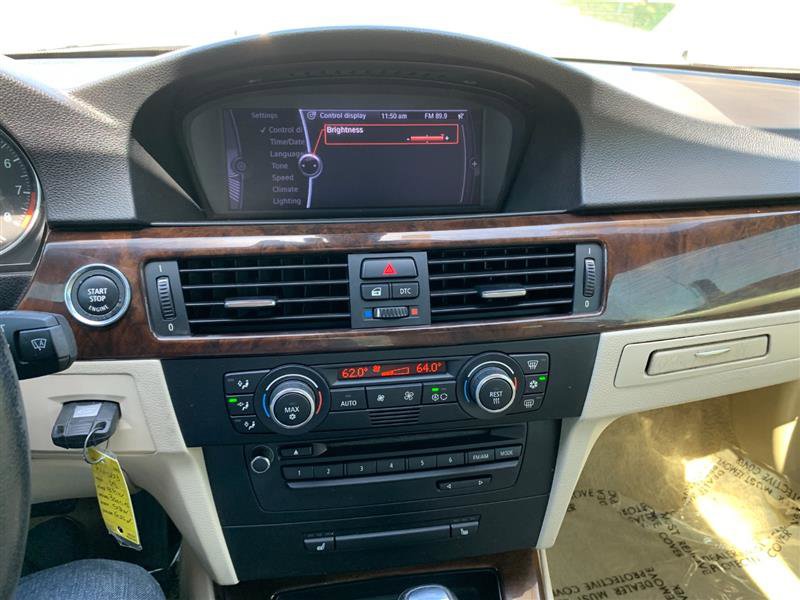 Used 2009 BMW 335i Convertible image 32