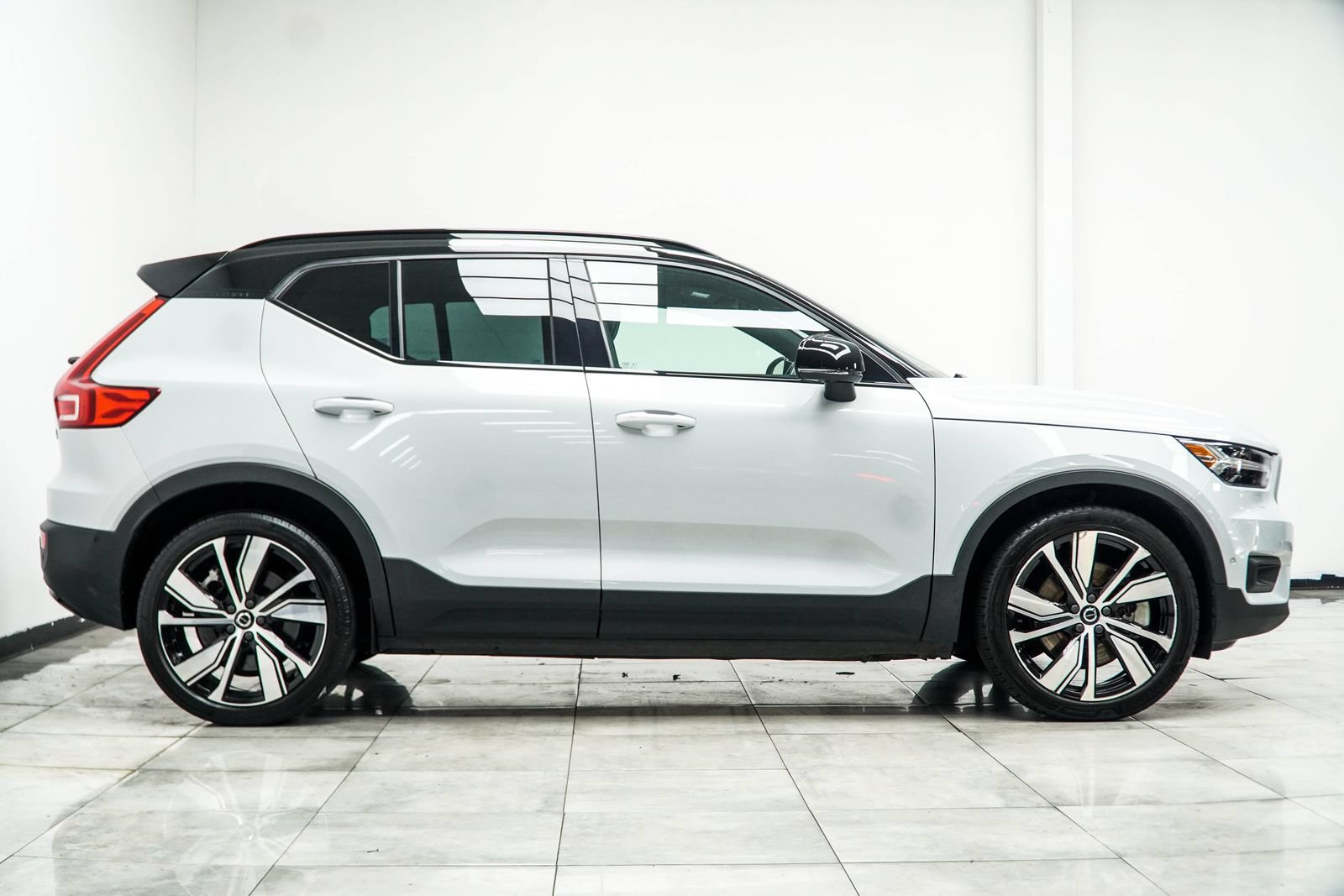 Used 2022 Volvo XC40 P8 Recharge Ultimate AWD/4WD image 8