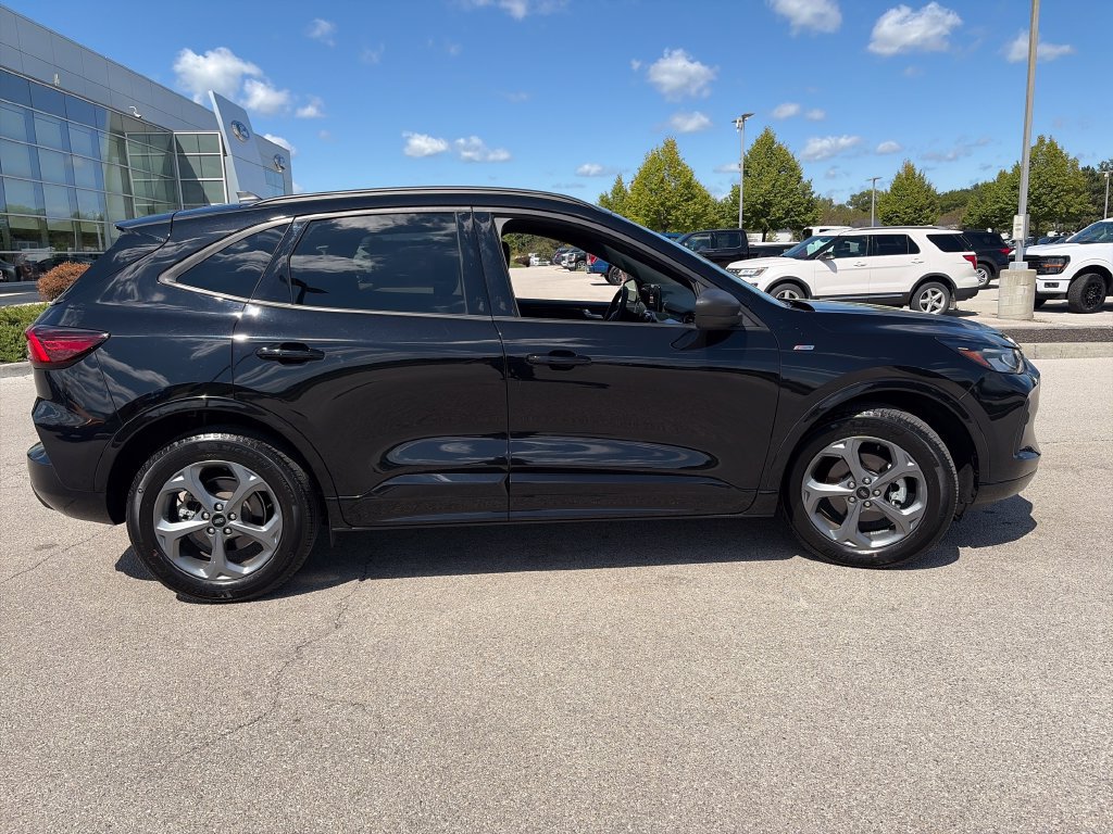 Used 2023 Ford Escape ST-Line AWD/4WD image 8