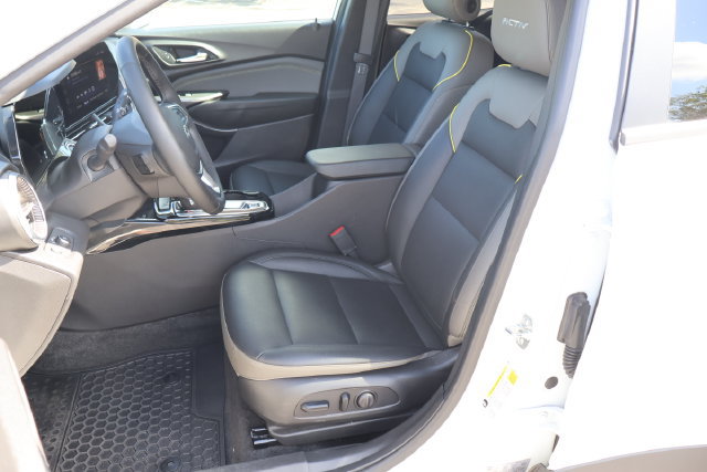 Used 2025 Chevrolet Trax ACTIV w/ Sunroof Package FWD image 13
