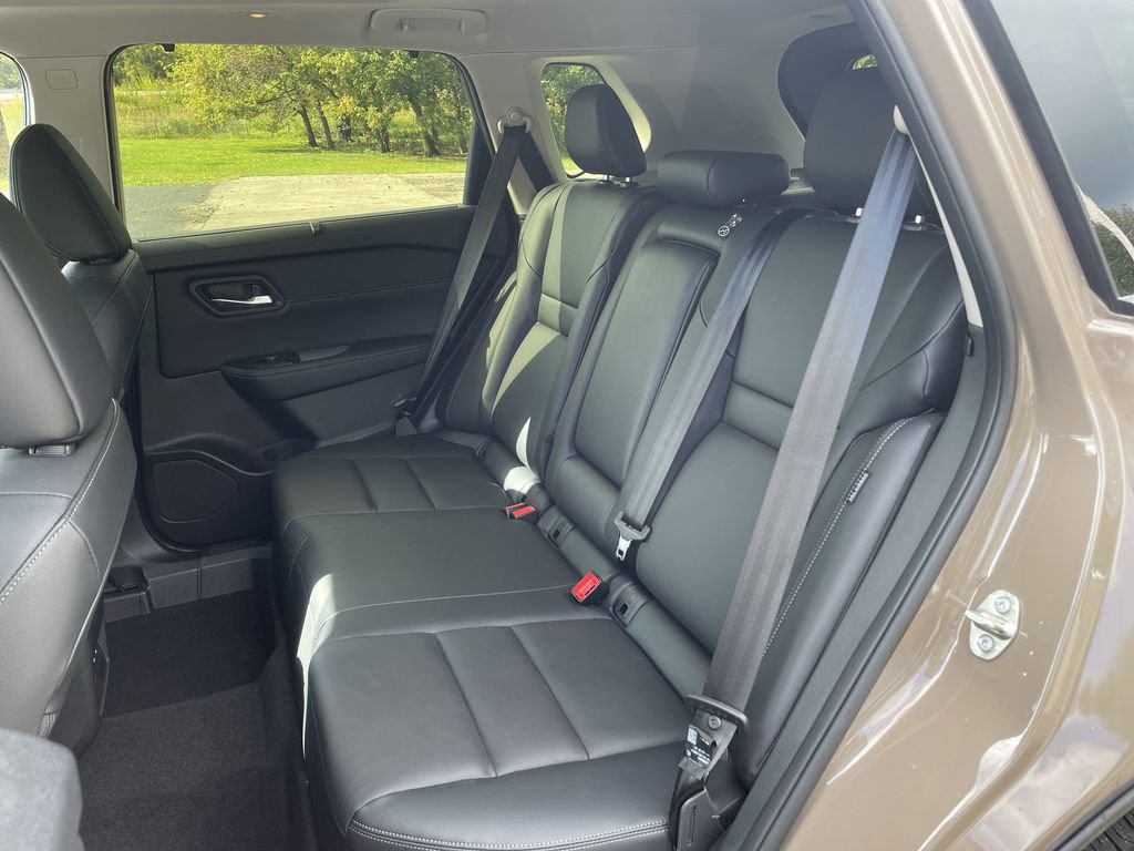 Certified 2025 Nissan Rogue SL w/ Tech Package AWD/4WD image 18