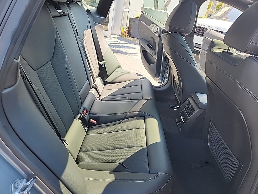 Used 2024 BMW i4 eDrive40 image 21