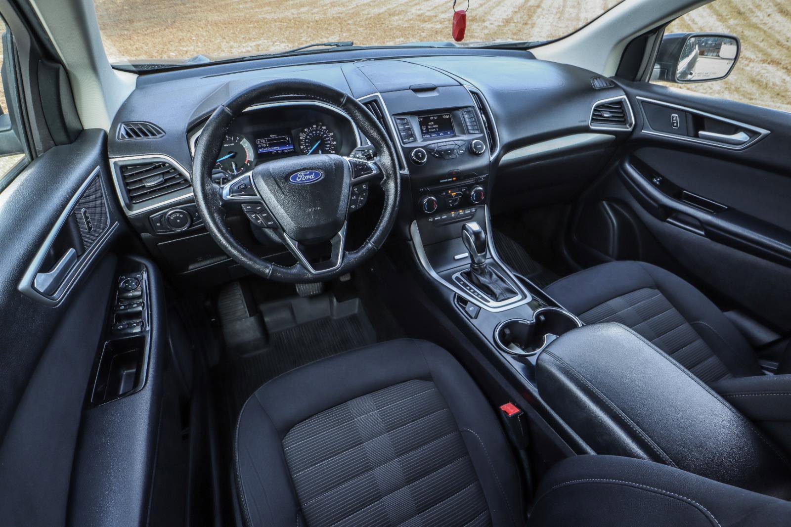 Used 2018 Ford Edge SEL image 20