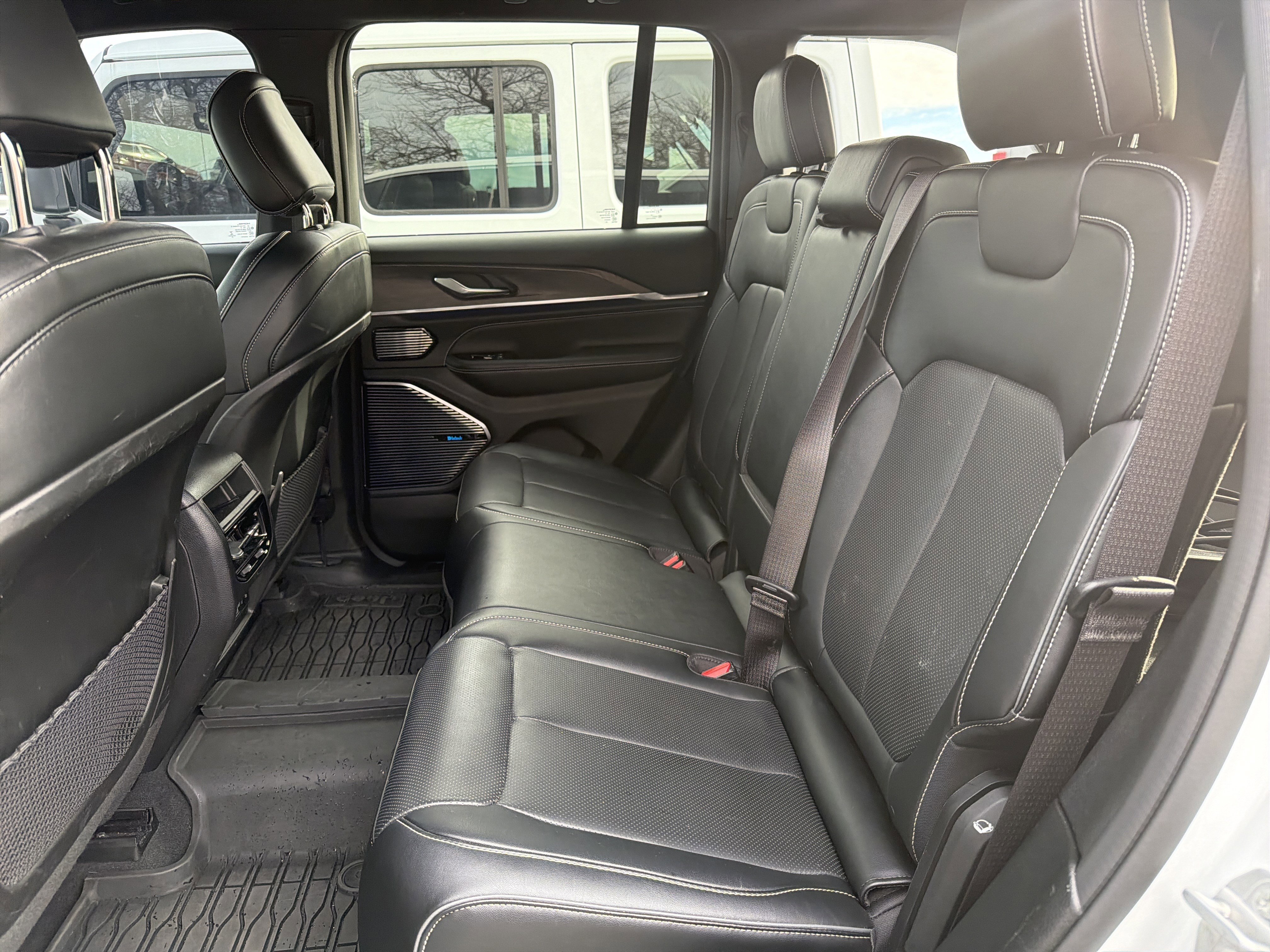 Certified 2022 Jeep Grand Cherokee Overland image 11