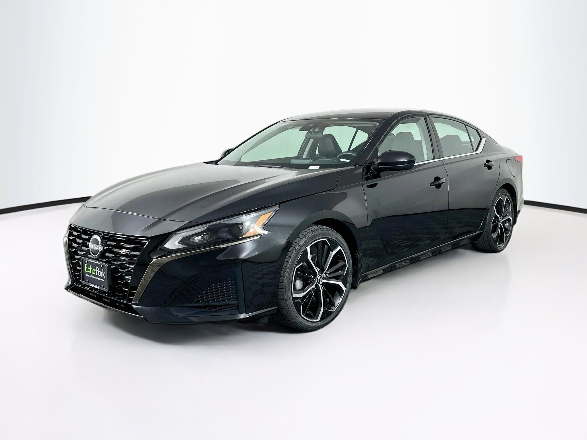 Used 2024 Nissan Altima 2.5 SR FWD image 3